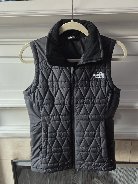 The North Face Jackets & Blazers - The North Face Black Quilted Insulated Vest Size XS